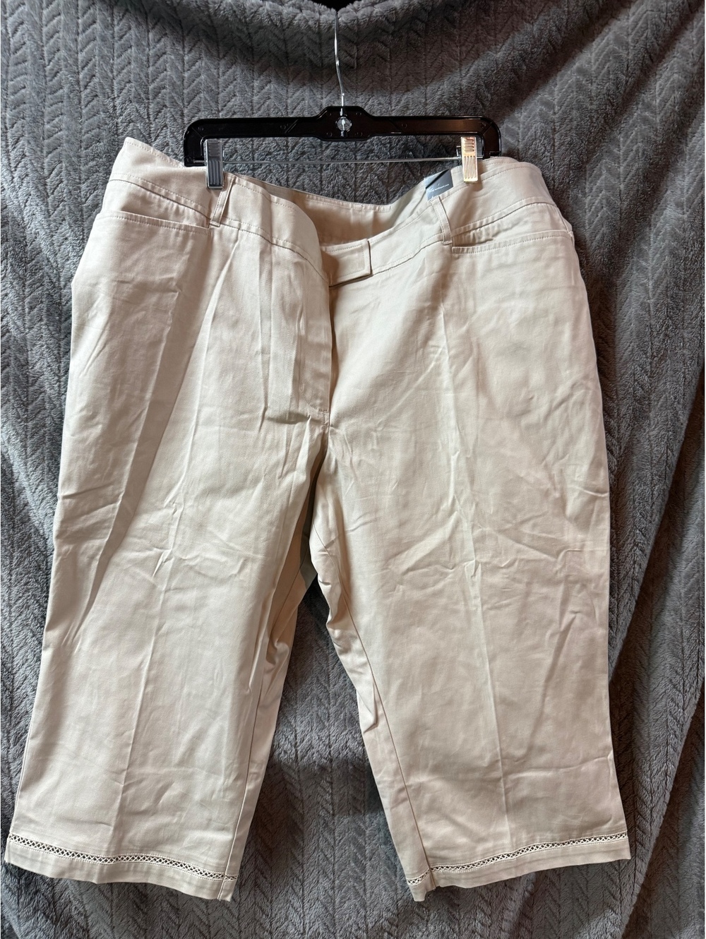 Ann Taylor Beige Capri Pants Size 24